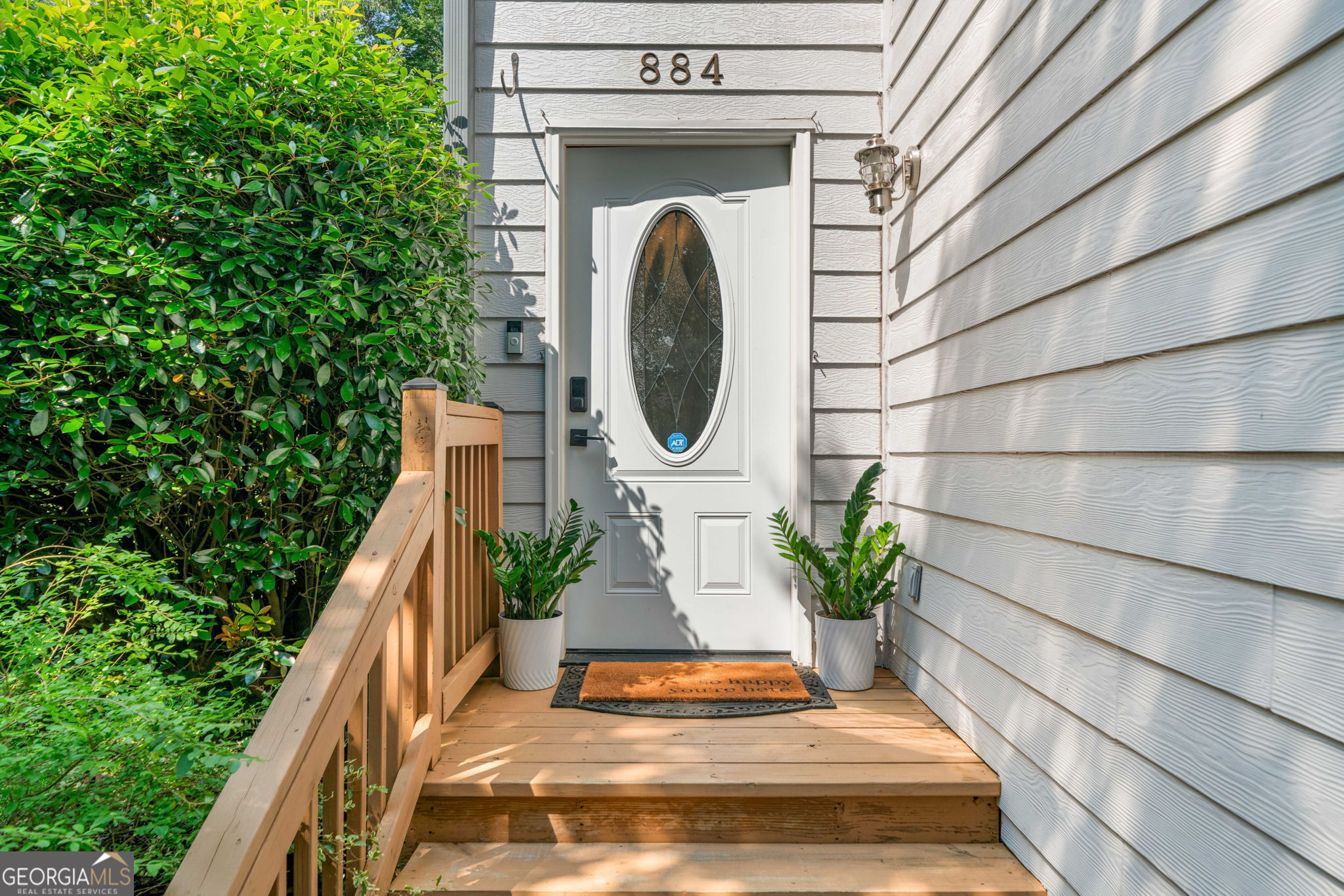 884 Edgewater CIR