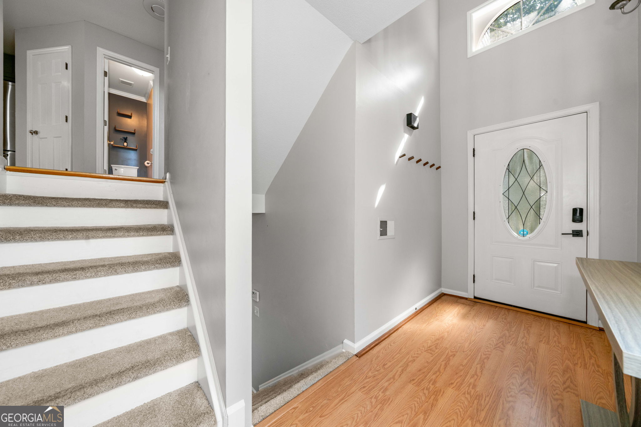 884 Edgewater CIR