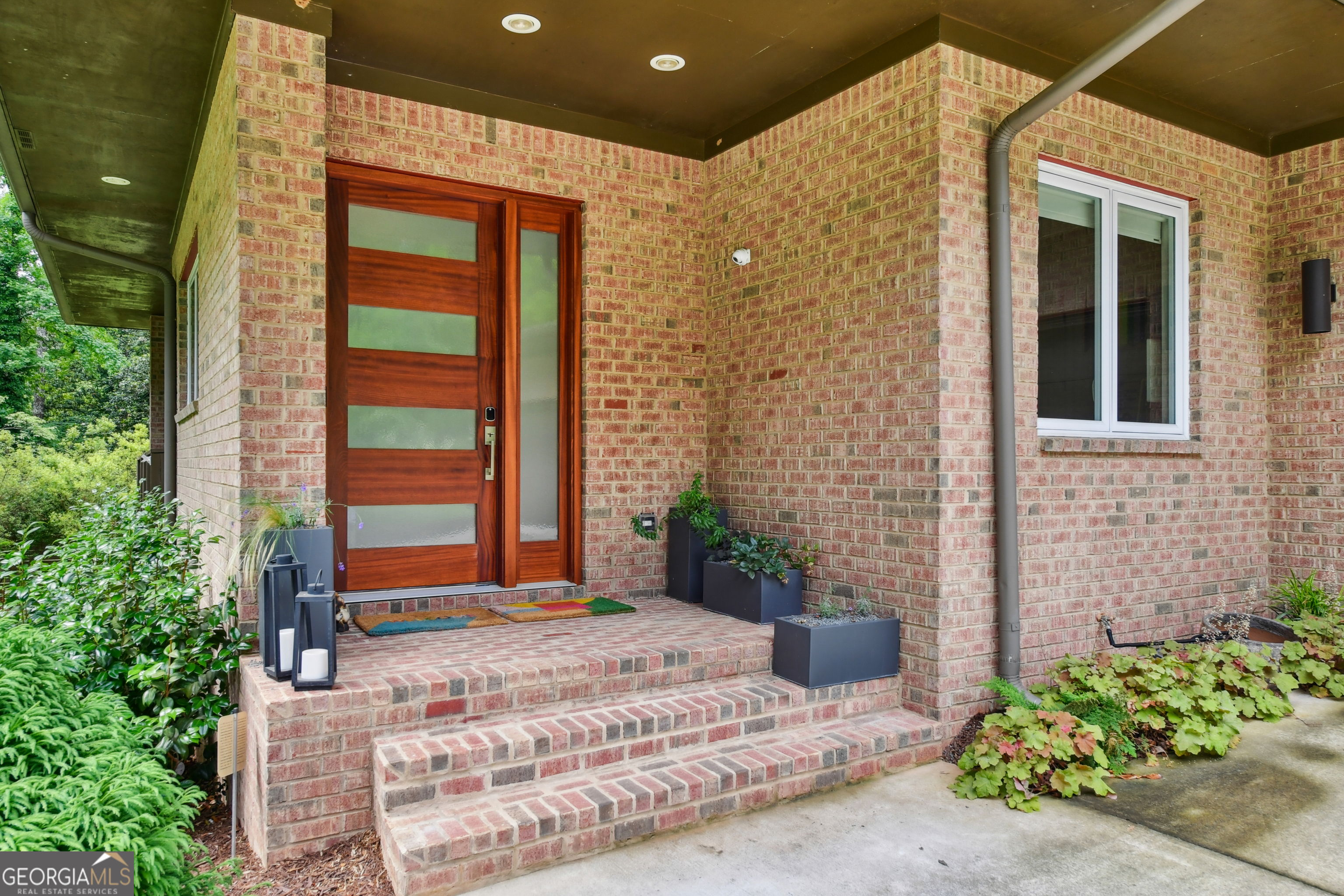 1155 McConnell DR
