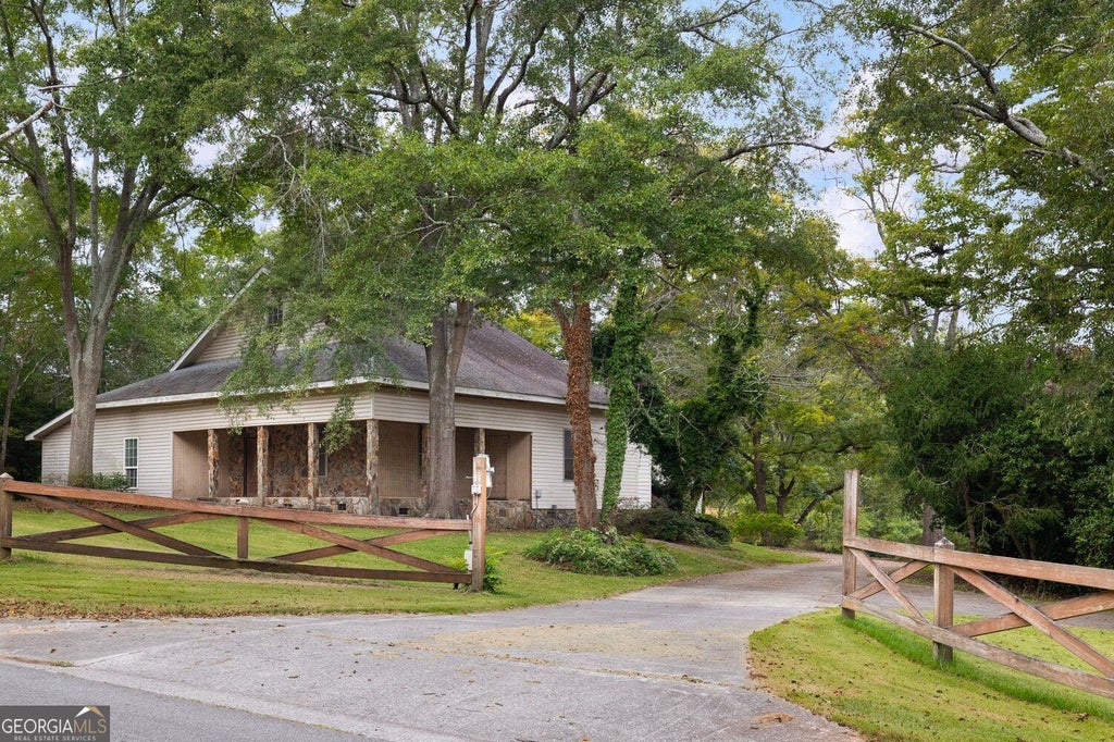 Photo of 4038 Brownsville Road, Powder Springs, GA 30127 (MLS # 10848671)