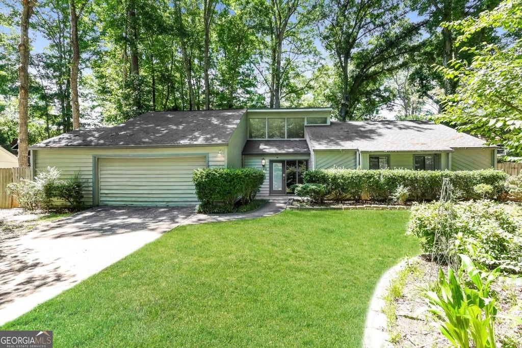 Photo of 106 Pat Mell Drive, Peachtree City, GA 30269 (MLS # 10850972)