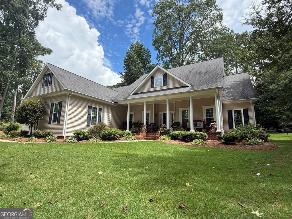 Photo of 231 N Lakeshore Drive, Carrollton, GA 30117 (MLS # 10683036)