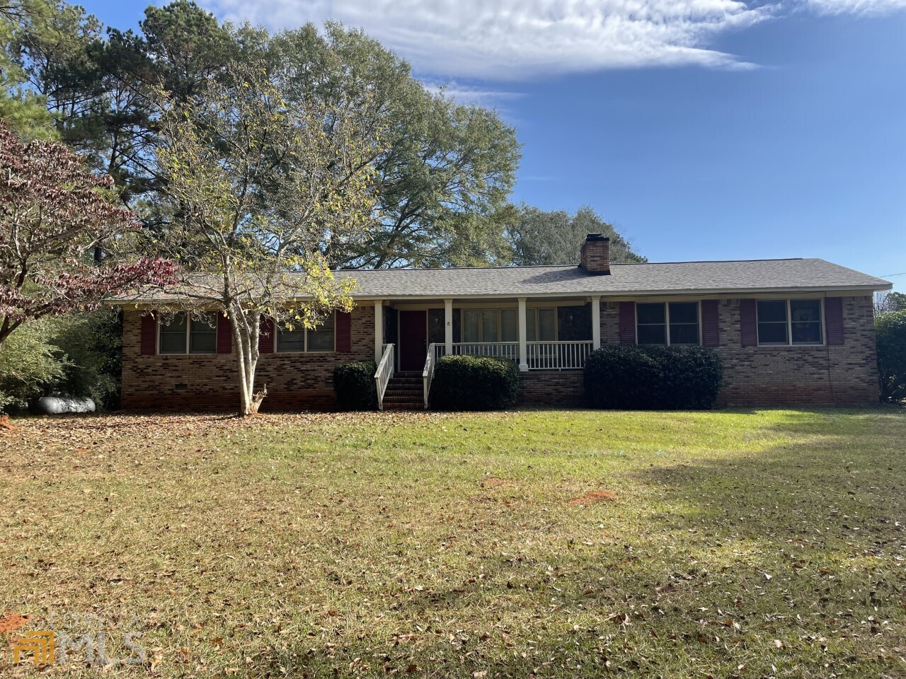 GREAT LOCATION IN JACKSON SITTING ON 3.41 ACRES. THIS HOME SITS FAR OF THE HIGGINS ROAD AND IS AN ALL BRICK RANCH WITH 3 BEDROOMS AND 2BATHS. BIG KITCHEN W/ EAT-N-AREA. GREAT ROOM W/ FIREPLACE. NICE SIZE MASTER BEDROOM AND 2ND BEDROOMS ARE BIG TOO. GOOD SIZE CLOSETS. EXTRA BONUS/ MAN CAVE ROOM WITH WALK IN CLOSET. BEAUTIFUL LOT. HOUSE NEEDS A LITTLE TOUCHING HERE AND THERE TO FINISH, BUT AN ABSOLUTE GREAT DEAL FOR THE SIZE OF HOME AND NUMBER OF ACRES. THIS IS A MUST SEE!! GIVE US A CALL FOR EASY SHOW.