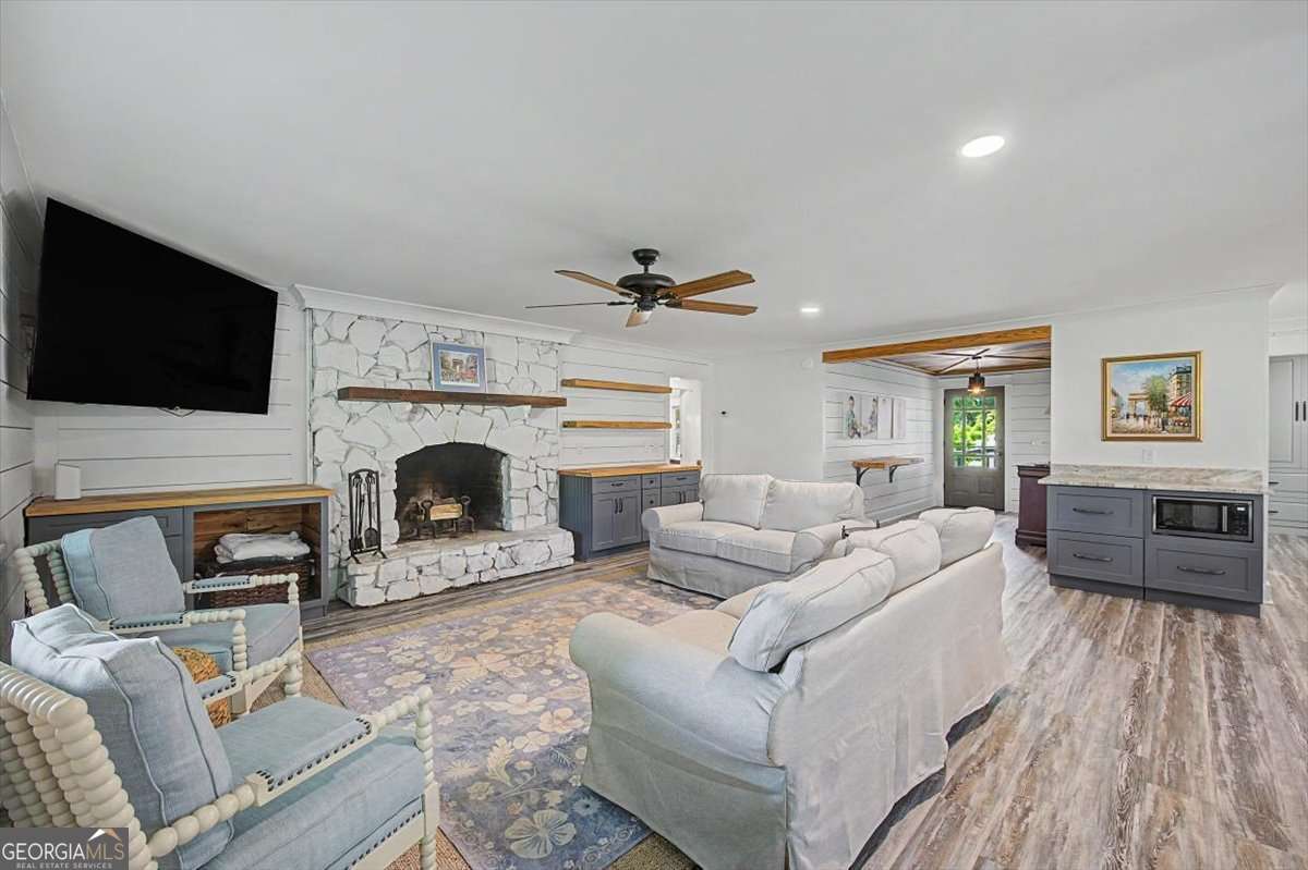 14 College Park DR SW