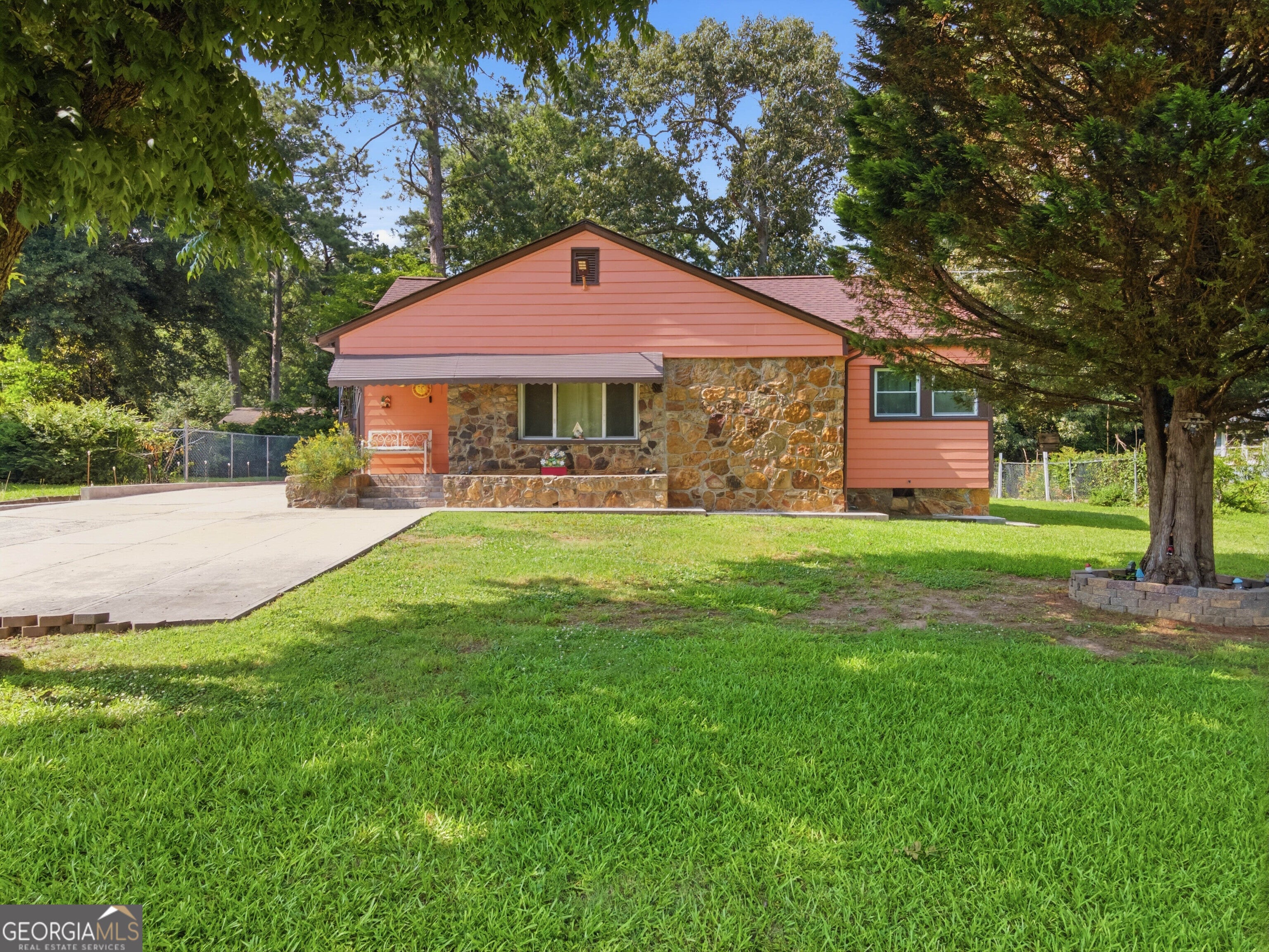 318 Greenwood AVE NW