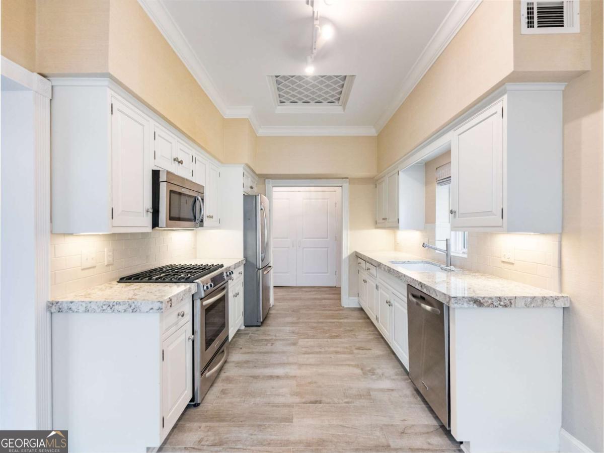 3636 Peachtree RD NE 405