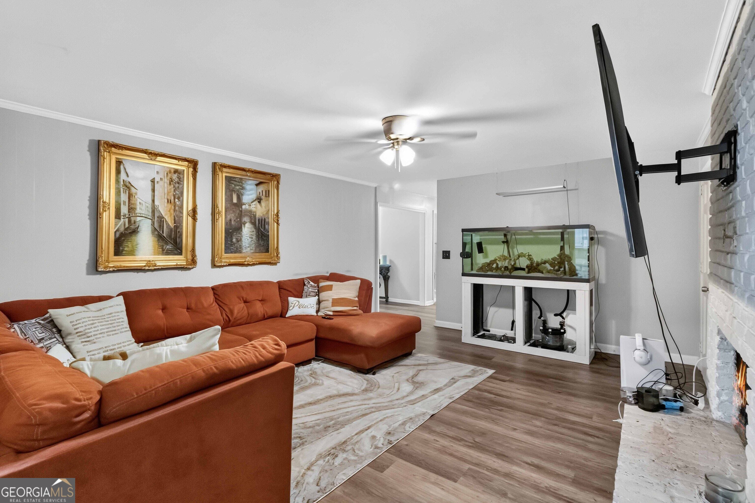 4866 Jennifer LN