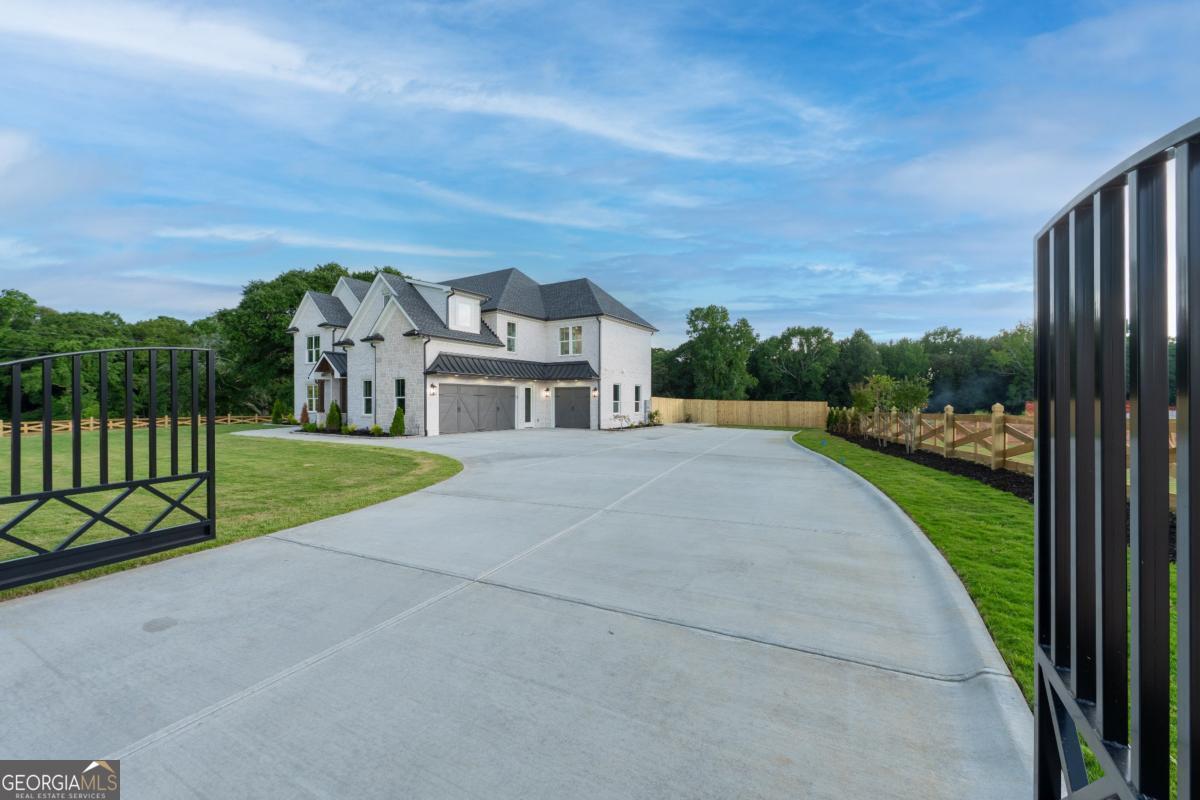 3255 Hall RD