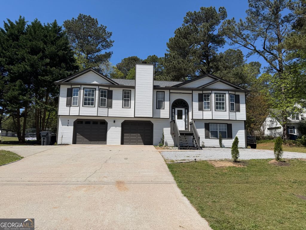 Photo of 934 Bay Ridge Drive, Lawrenceville, GA 30045 (MLS # 10730095)
