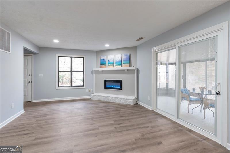 Old Roswell Corners - Residential Lease
