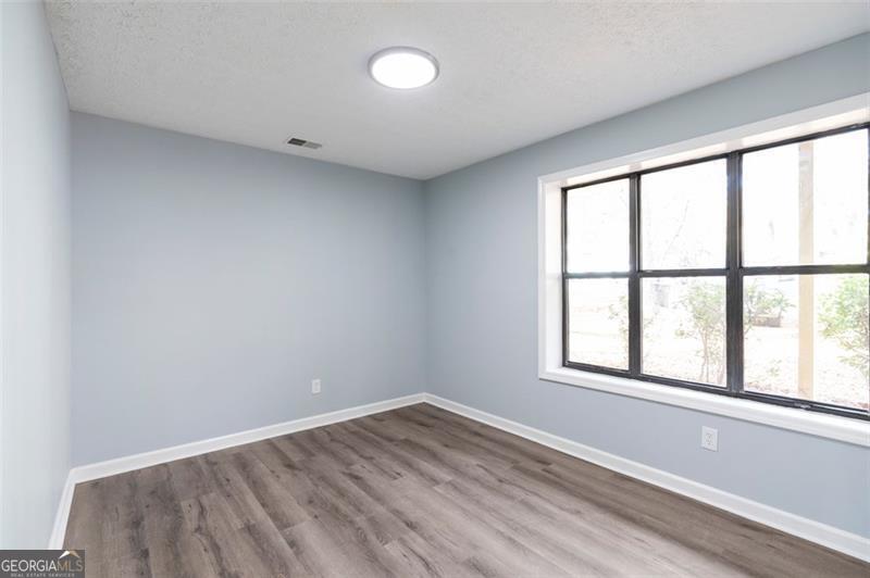 Old Roswell Corners - Residential Lease