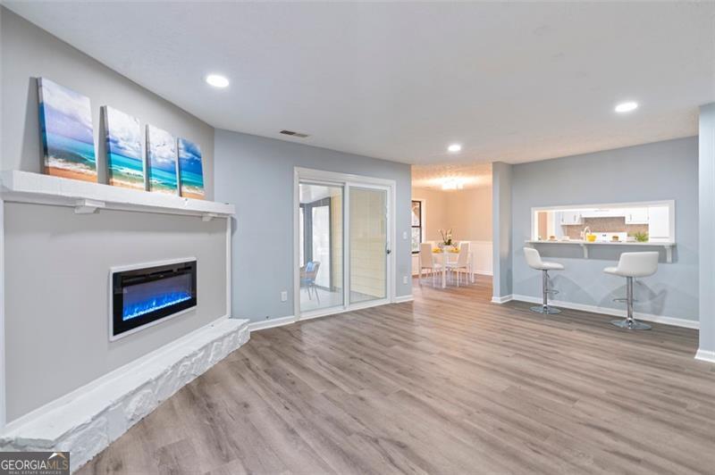 Old Roswell Corners - Residential Lease