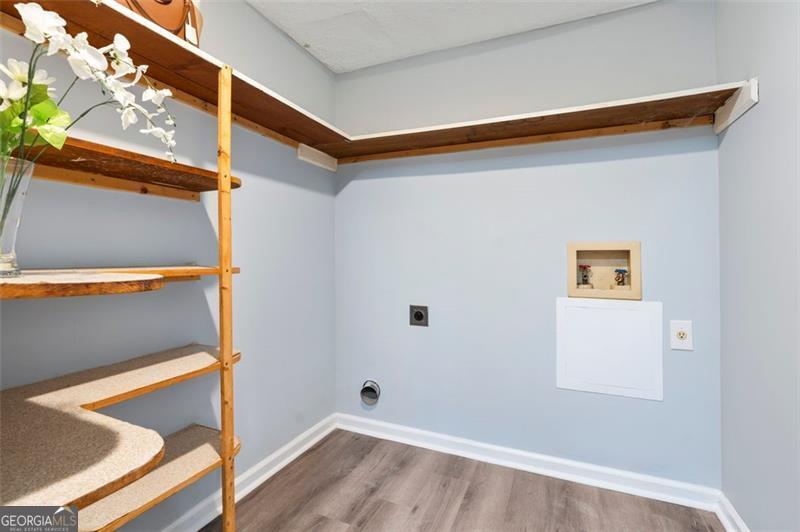 Old Roswell Corners - Residential Lease