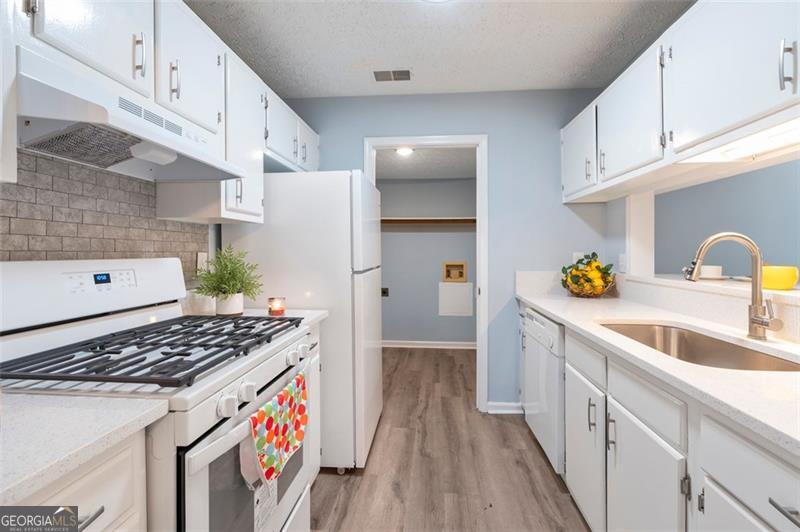 Old Roswell Corners - Residential Lease