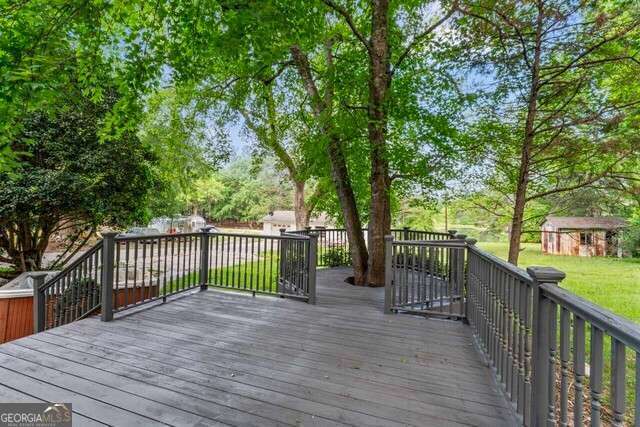 711 S Pine Hill RD