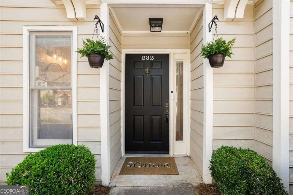 Photo of 232 Peachtree Hollow Court, Sandy Springs, GA 30328 (MLS # 10679119)