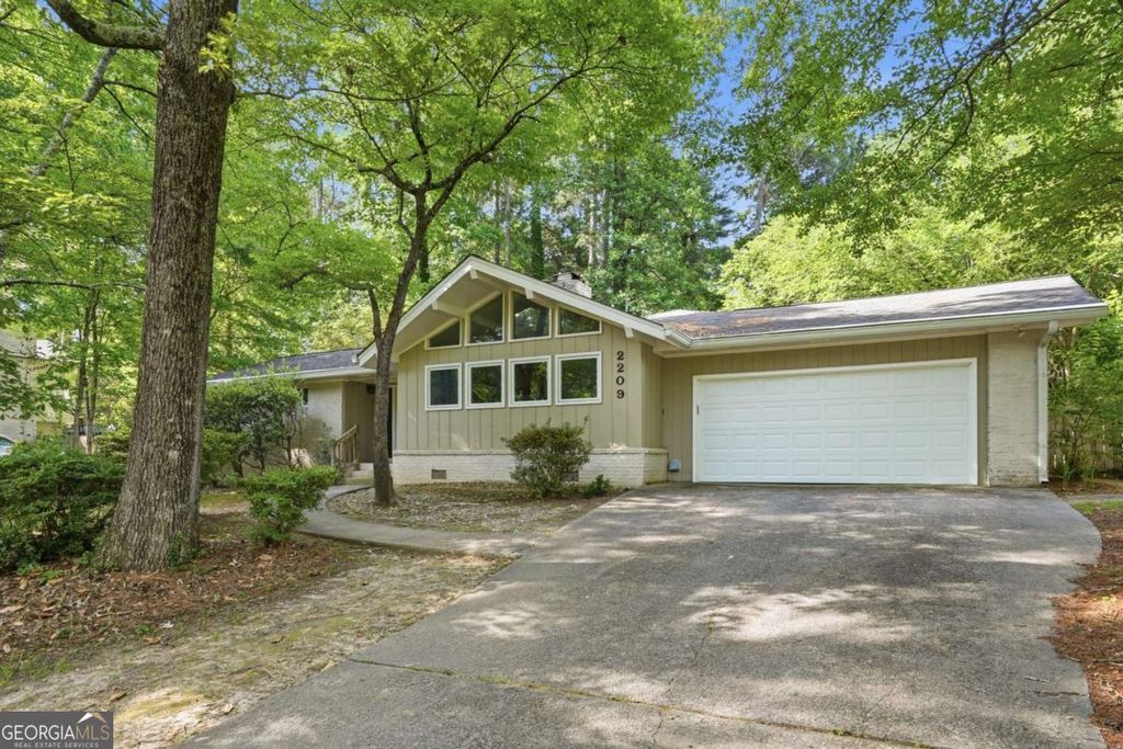 Photo of 2209 Cherring Lane, Atlanta, GA 30338 (MLS # 10768820)