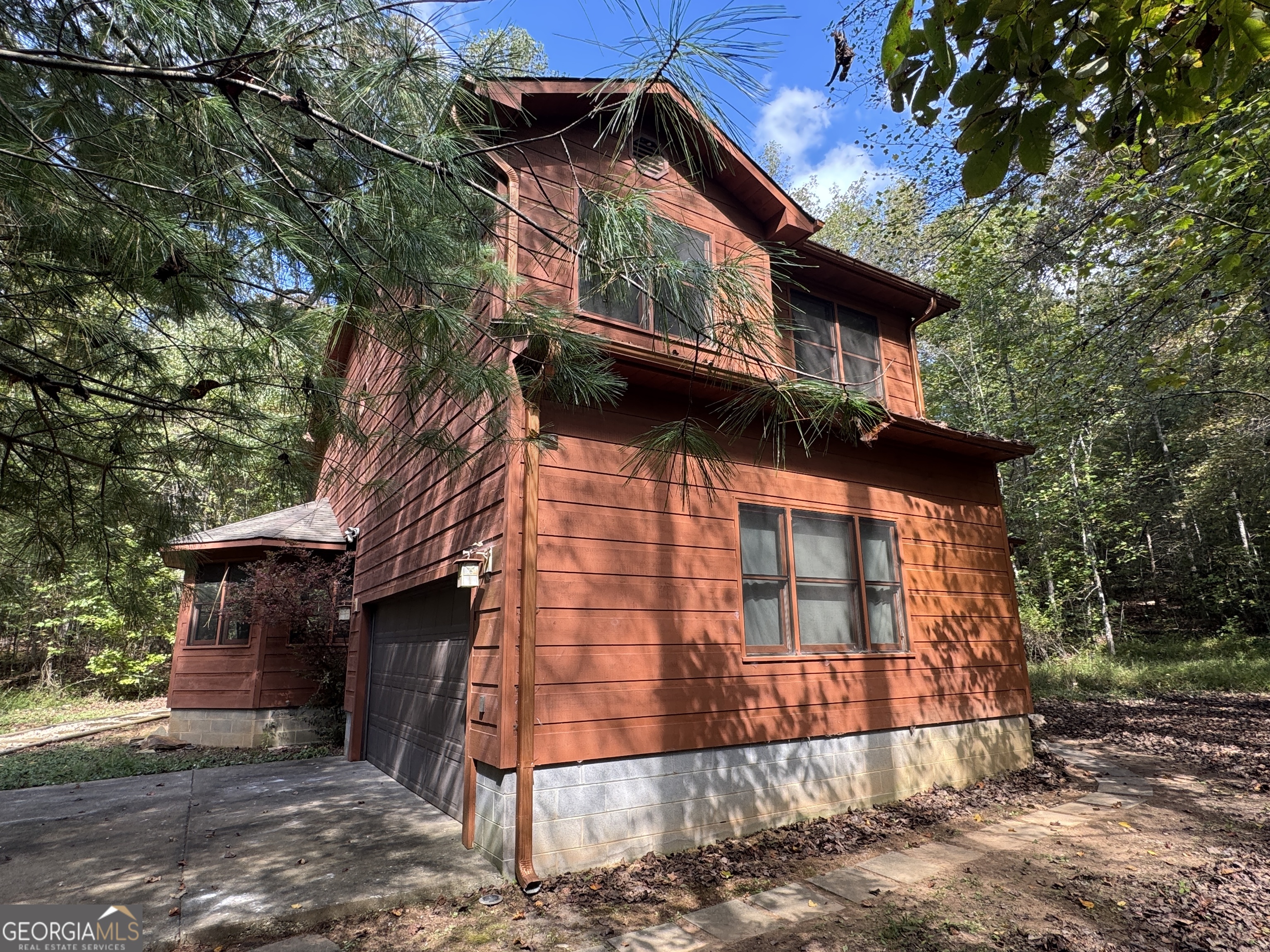 330 Pine Grove DR