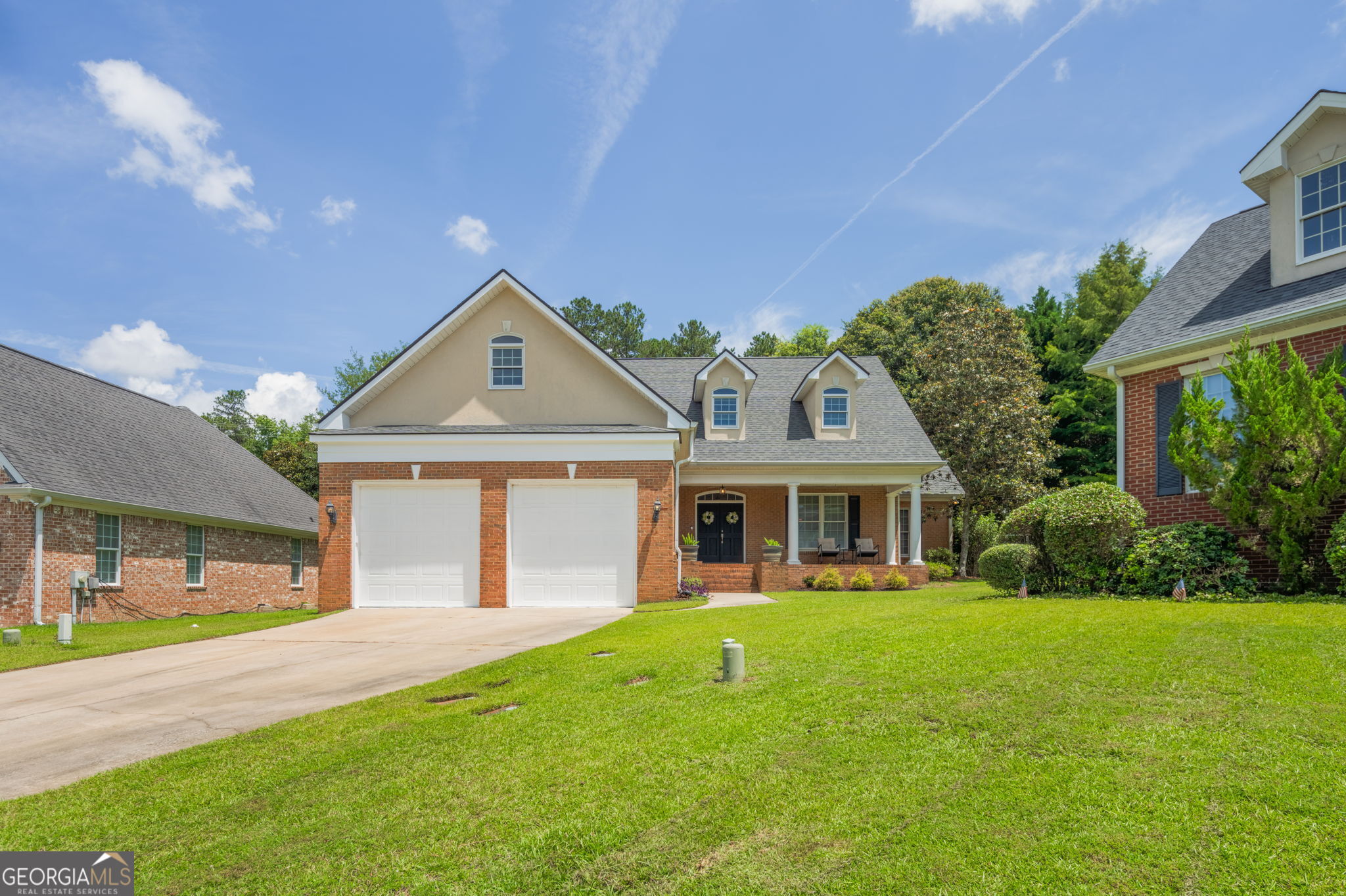 Welcome to this beautiful, immaculate home offering a grand lifestyle, with low yard maintenance, and easy access to all of the shopping / dining locations in Macon. The seller's have prepared the home for you with on trend, fresh paint throughout the home. The primary bedroom is on the main floor with a large ensuite bathroom. The vaulted ceiling living room is just off the kitchen, great for entertaining. The wide, inviting deck is perfect for relaxing in the evening. The bright, clean garage is sure to keep your cars in shape. Schedule your showing today and thrive tomorrow.