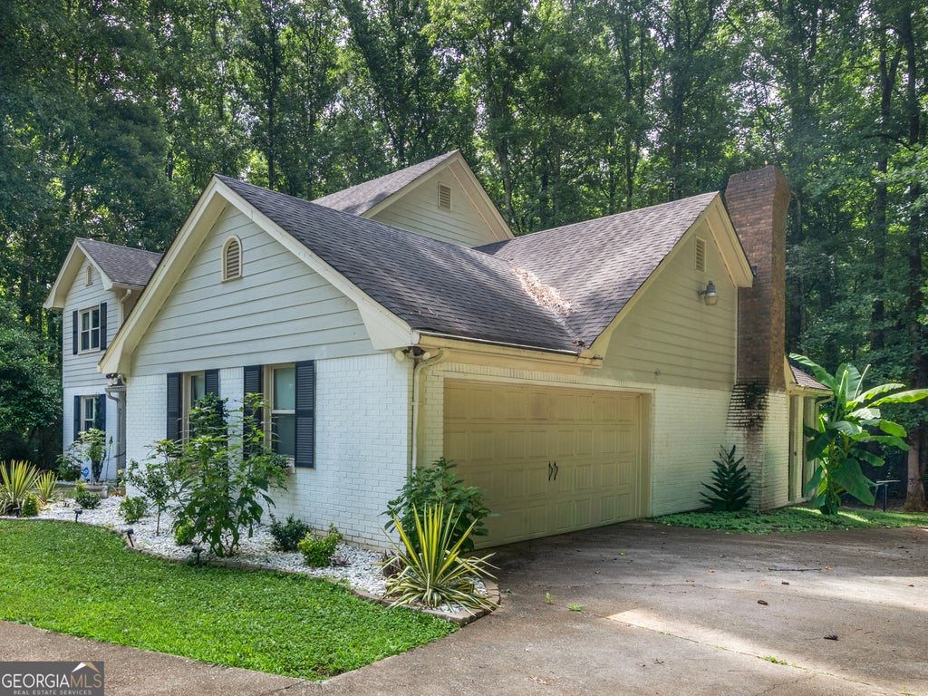 Photo of 1310 Vineyard Drive SE, Conyers, GA 30013 (MLS # 10790603)