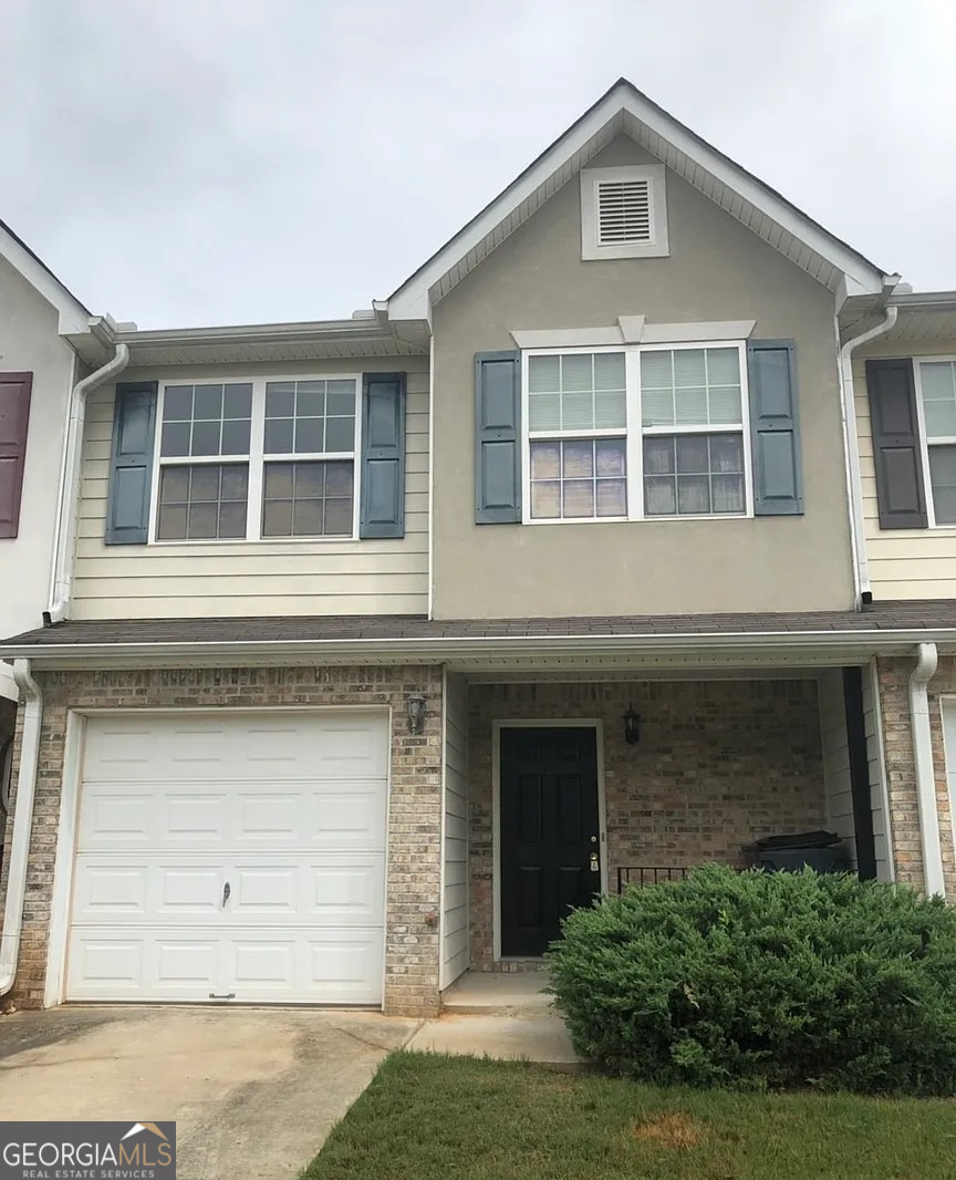 Tenant in place. Please DO NOT disturb tenant. Please contact agent Lakeisha Powell 404 512-7670 for all showings. Property is only available for showing during due diligence period.