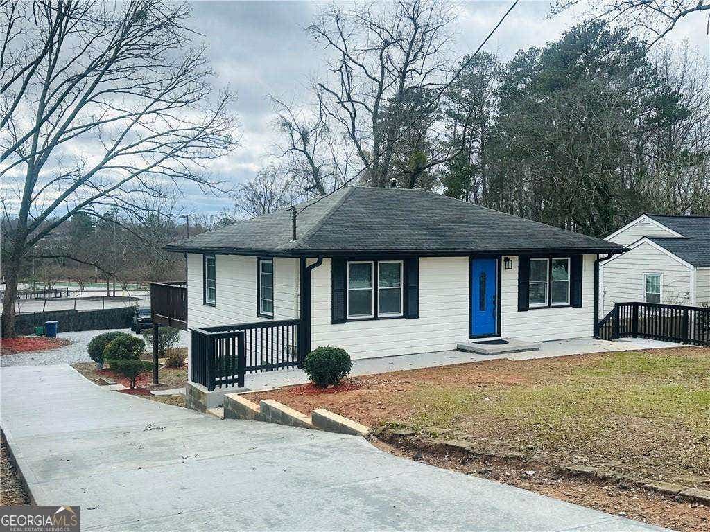 Photo of 1288 Northwest Drive NW, Atlanta, GA 30318 (MLS # 10819134)