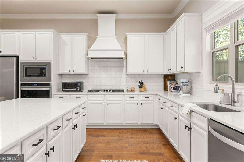 2504 Skyland DR NE 18