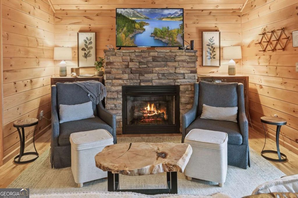 Photo of 145 Fox Run Lane, Blue Ridge, GA 30513 (MLS # 10724087)