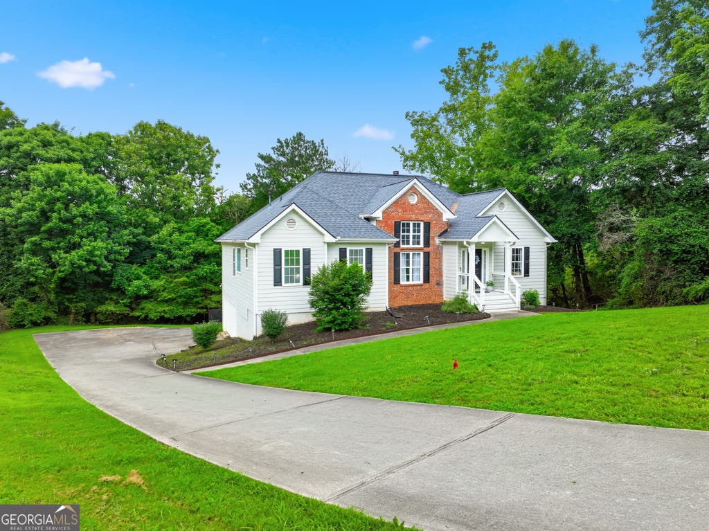 Photo of 7002 Estates Court, Loganville, GA 30052 (MLS # 10782076)