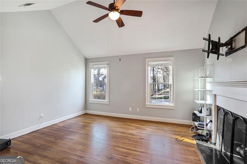 355 DEERING RD NW