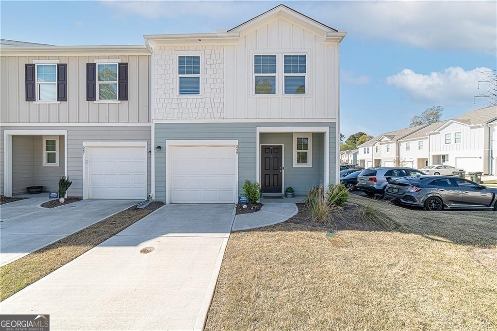 -- Can be fully furnished! -- Beautiful end unit! This 3 bedroom 2.5 bathroom townhome has plenty of kitchen cabinet space and granite countertops. The kitchen connects with a spacious living room. The bathrooms feature a tub/shower combo and matching cabinetry. A single-car garage and a front yard complete the exterior layout. HOA will take care of the yard and trash. Located in a well-connected area, the home is about 5 minutes from I-75, making it ideal for commuters. Downtown Atlanta is approximately 45 minutes. Major nearby stores includes Walmart, Lowes, and Piedmont hospital within a short drive, offering convenient grocery and shopping options.