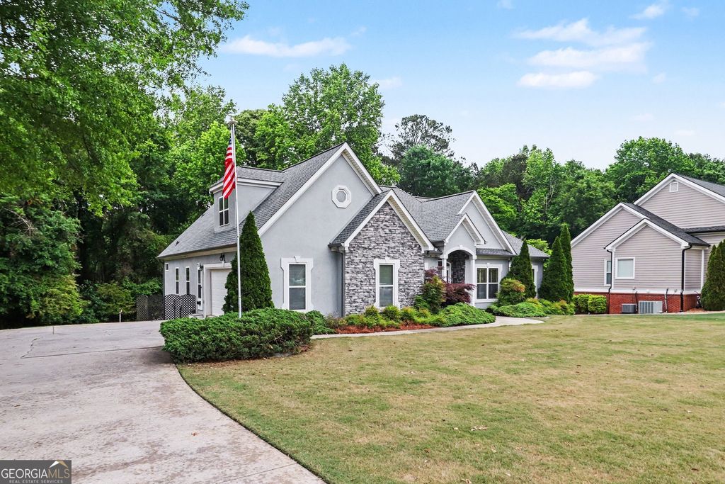 Photo of 95 Bay Drive, Newnan, GA 30263 (MLS # 10754539)