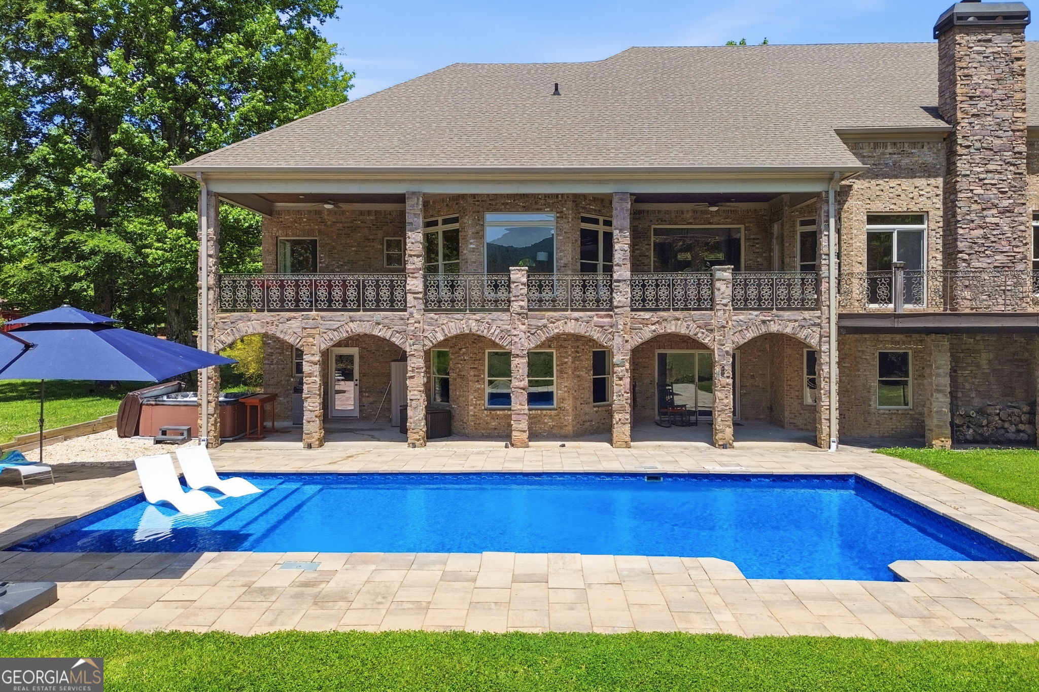 456 E Valley RD NE