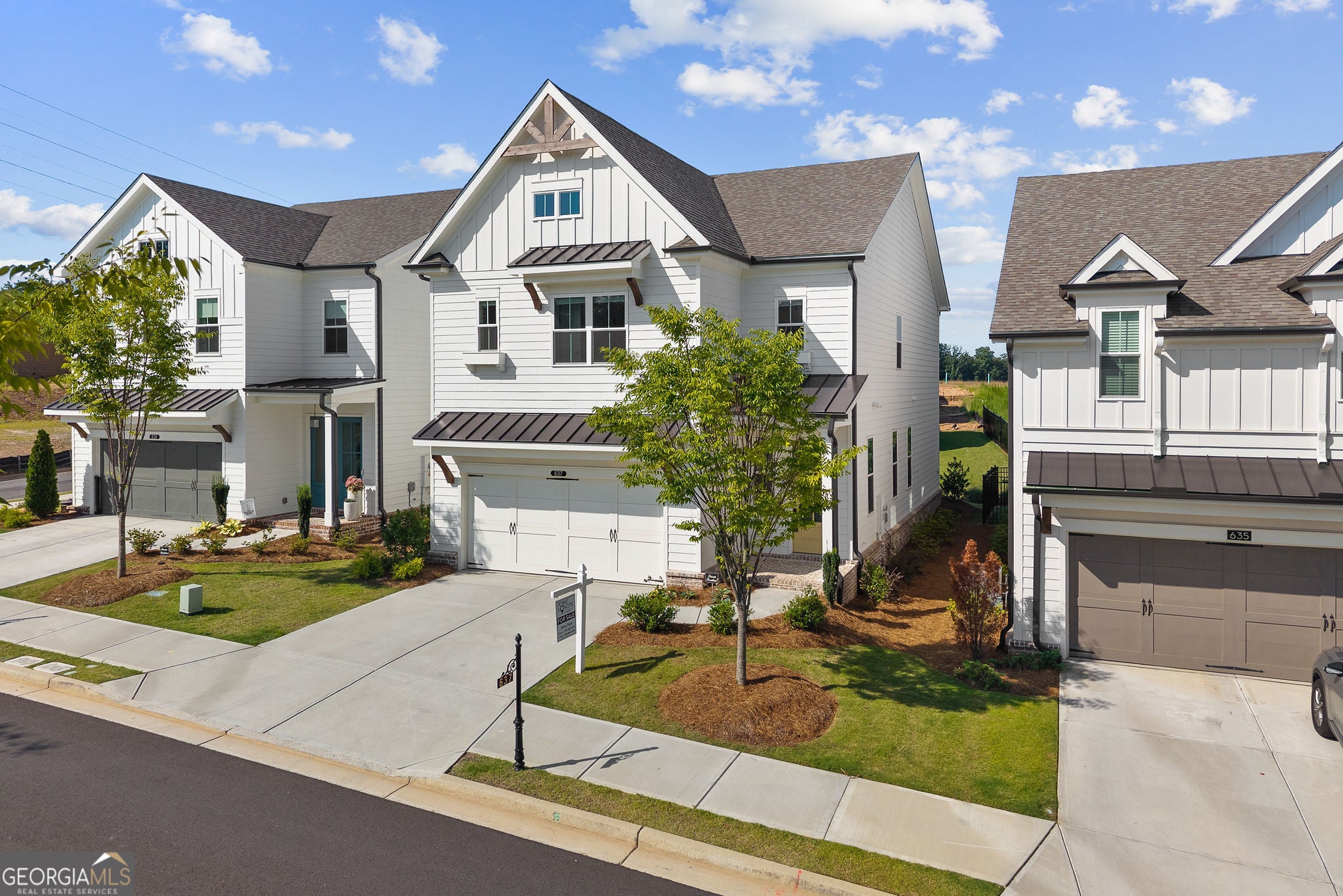 637 Skytop DR