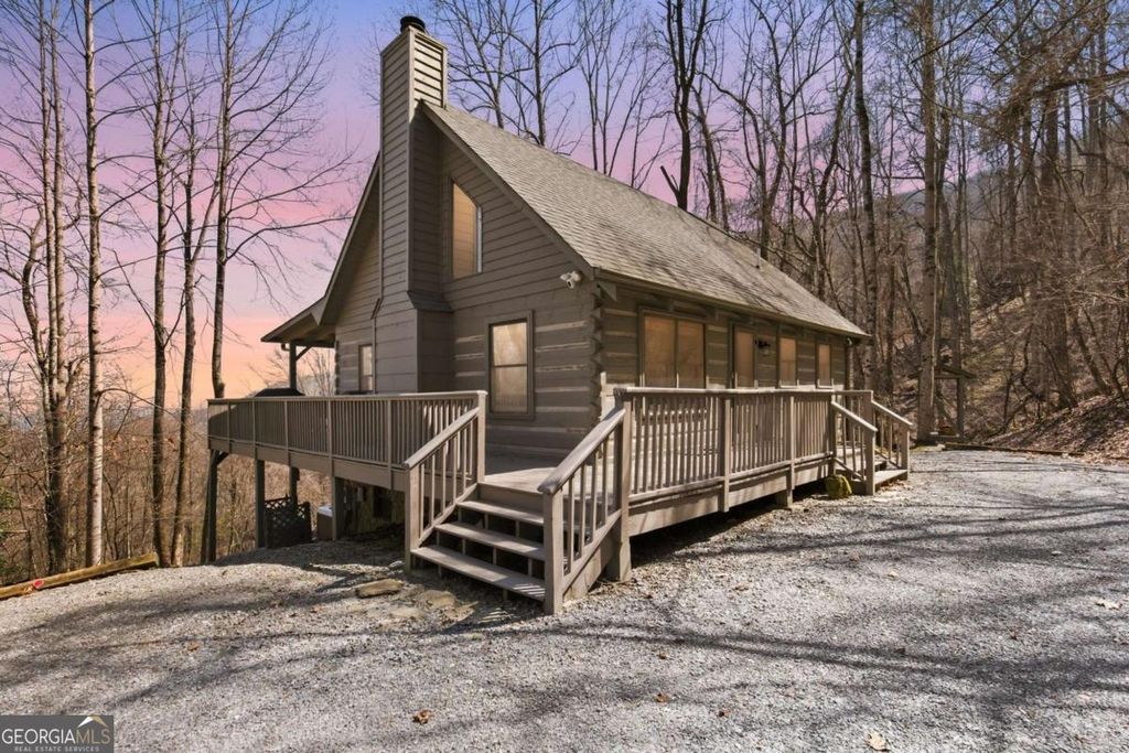 Photo of 304 Ridge Circle, Blue Ridge, GA 30513 (MLS # 10716321)