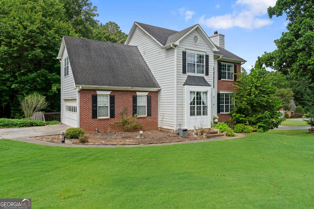 Photo of 5660 Bridle Glen Drive, Sugar Hill, GA 30518 (MLS # 10801644)