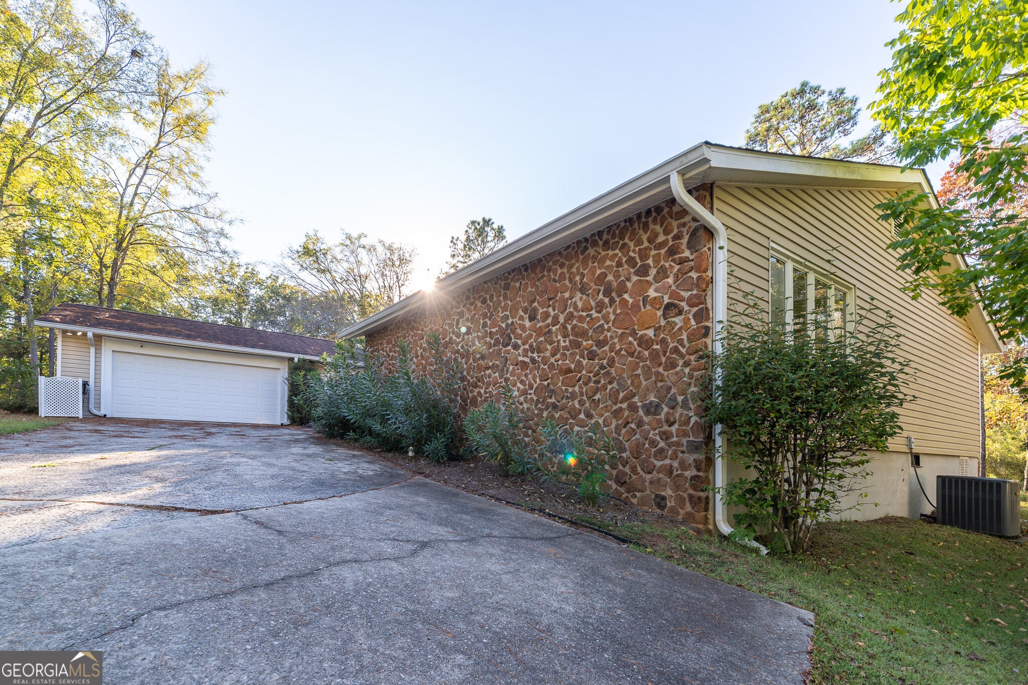 340 River North BLVD