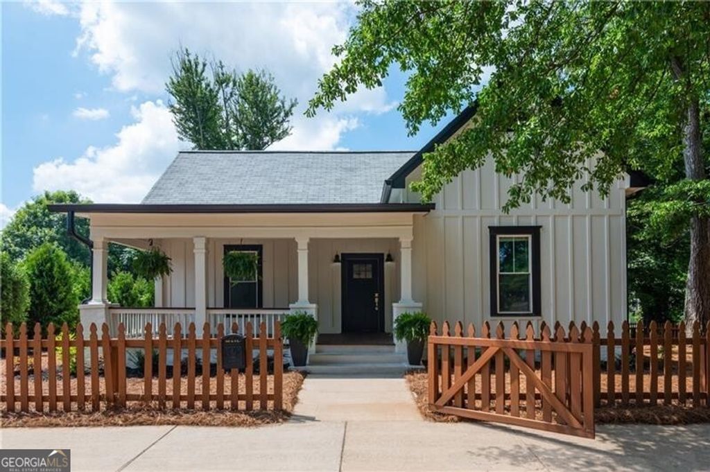 Photo of 1129 Sanders Avenue SE, Atlanta, GA 30316 (MLS # 10808039)