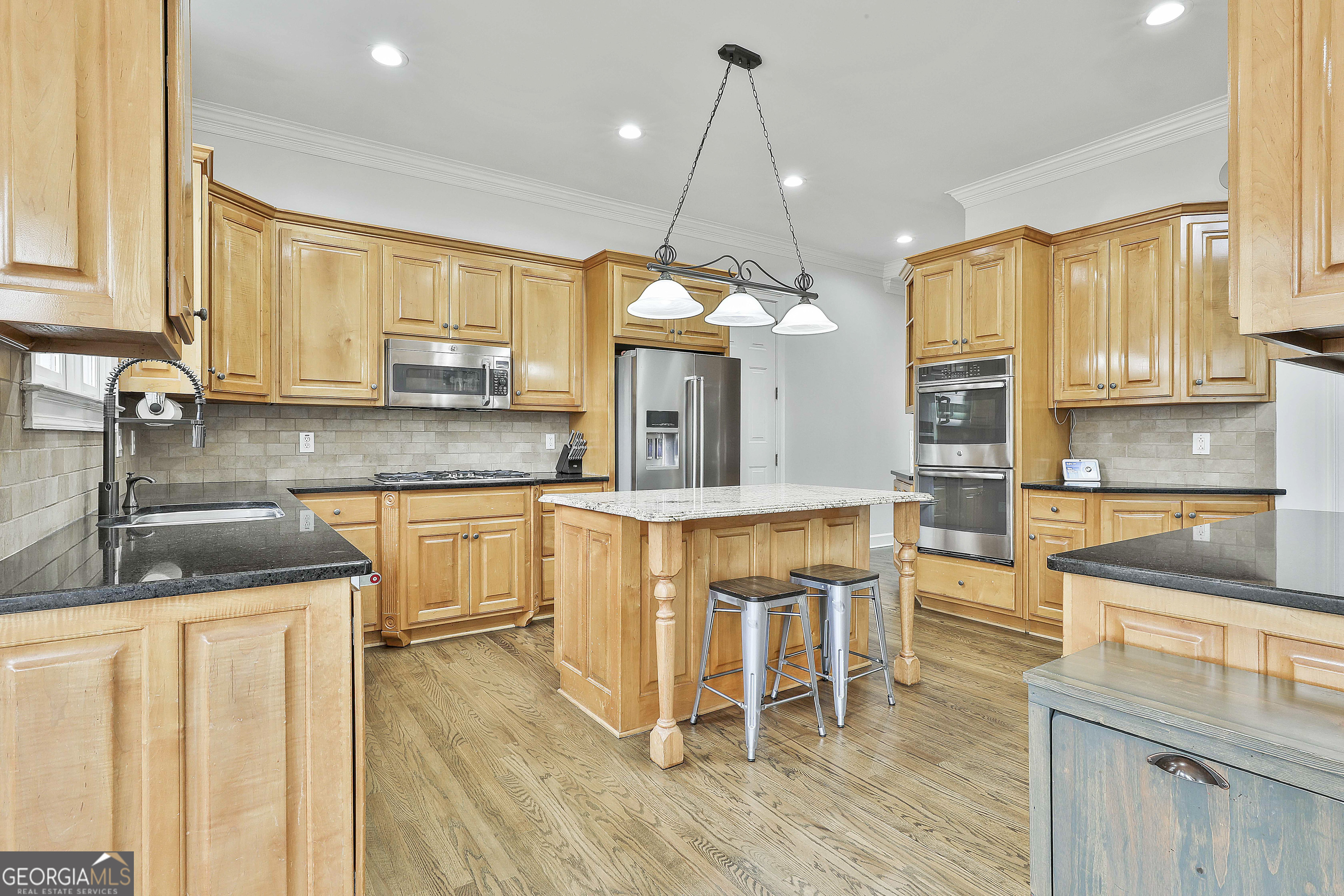 1133 Astoria LN