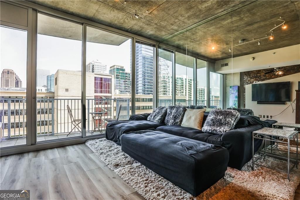 860 Peachtree ST NE 811