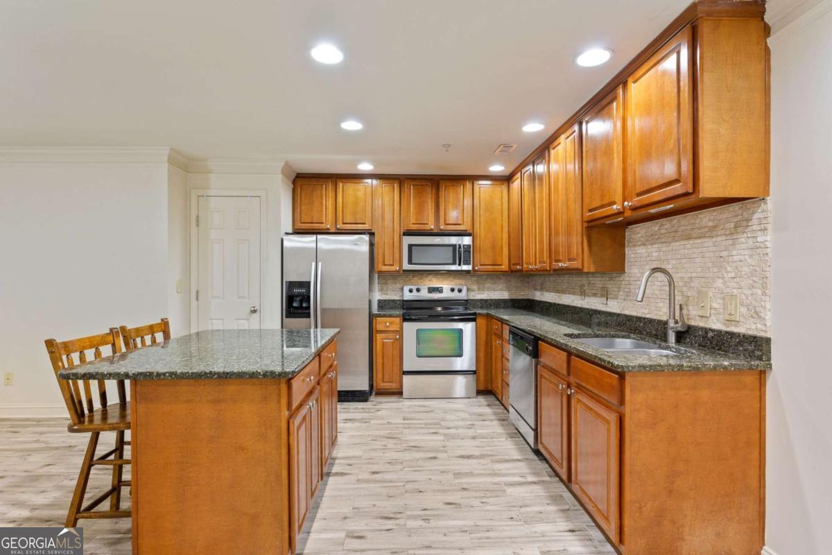 507 Madison CT SE