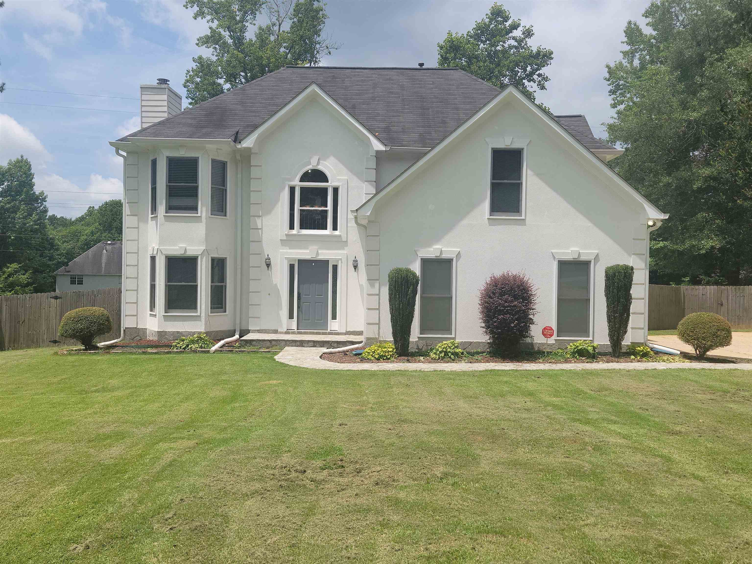 Traditional 4 Bedrooms & 2.5 Bathrooms Home on Beautiful Springfield Subdivision. Two Story Foyer Entrance. Bonus Room on Main Level that can be used as an Office/Gym. Kitchen is equipped with Stainless Steel Appliances, Tile Flooring w/Walk-in Pantry & Beautiful Backsplash. Spacious Living Room. Tiled Dining Room Area has access to outside Deck. Spacious Family Room w/Fireplace. Tile flooring on all Bathrooms. Spacious Loft Area, Master Bathroom w/Large Walk-in Closet, Separate Shower. Spacious Secondary Bedrooms w/Ceiling Fans. 2 Car Garage w/Automatic Opener. Oversized Driveway for Multiple Cars. Great Neighborhood & Location. Access to Community Amenities!