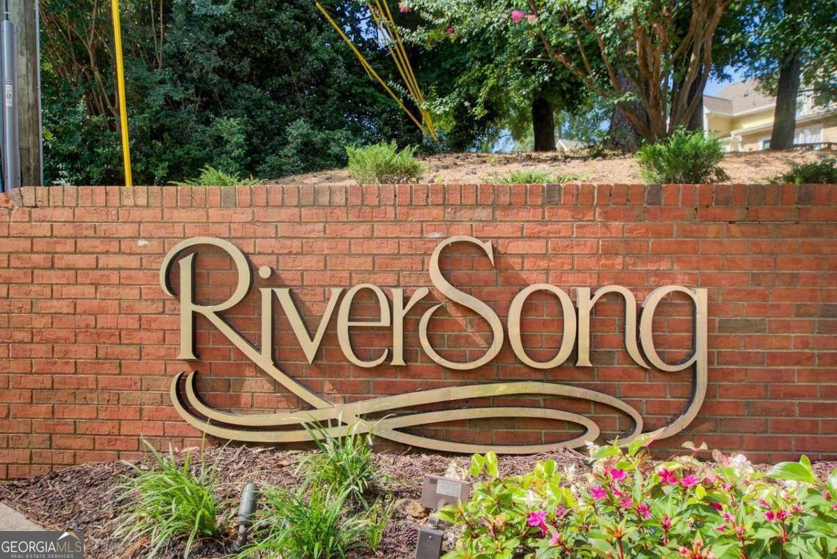 3 S Riversong LN