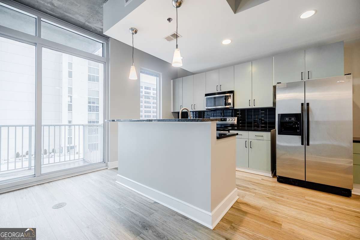 44 Peachtree PL NE 1228