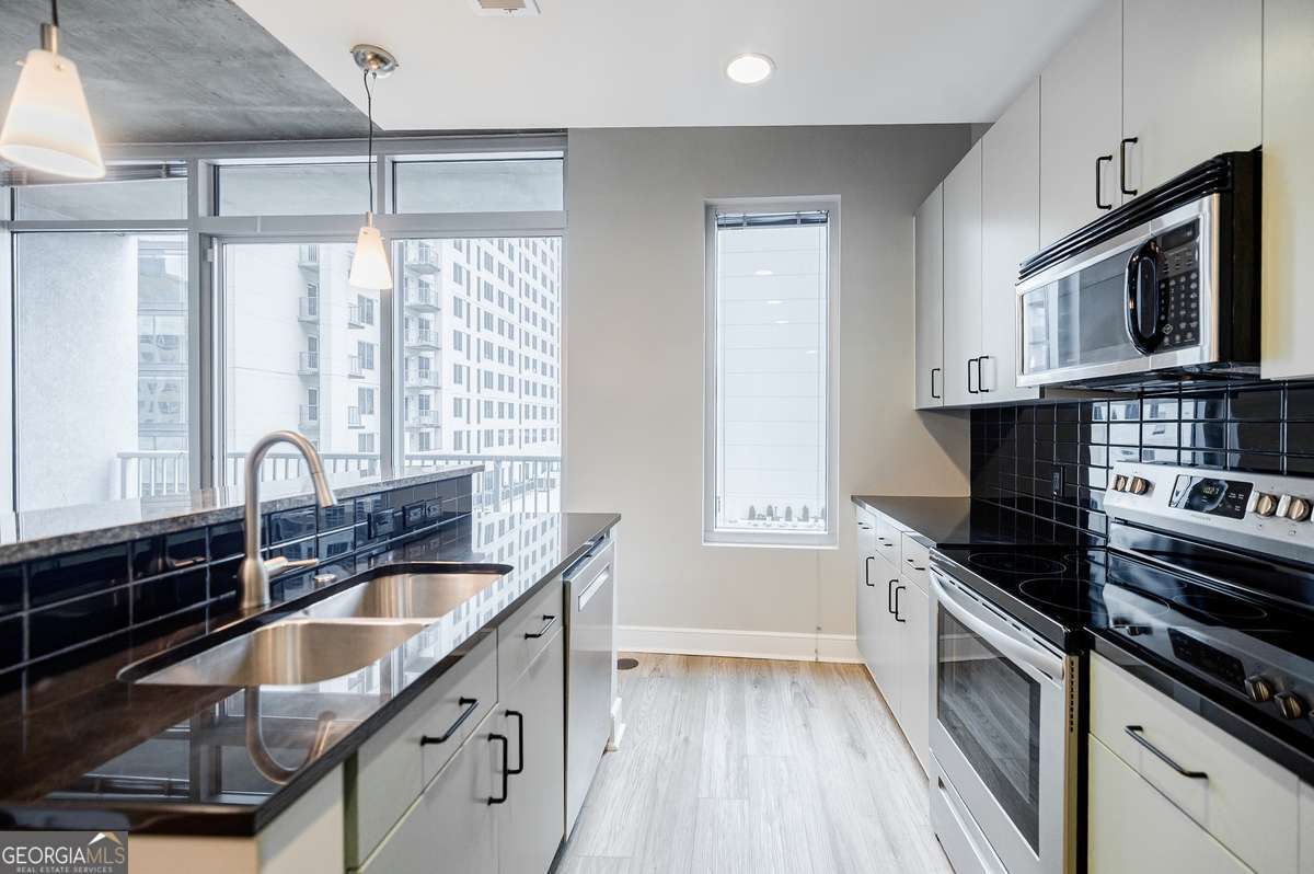 44 Peachtree PL NE 1228