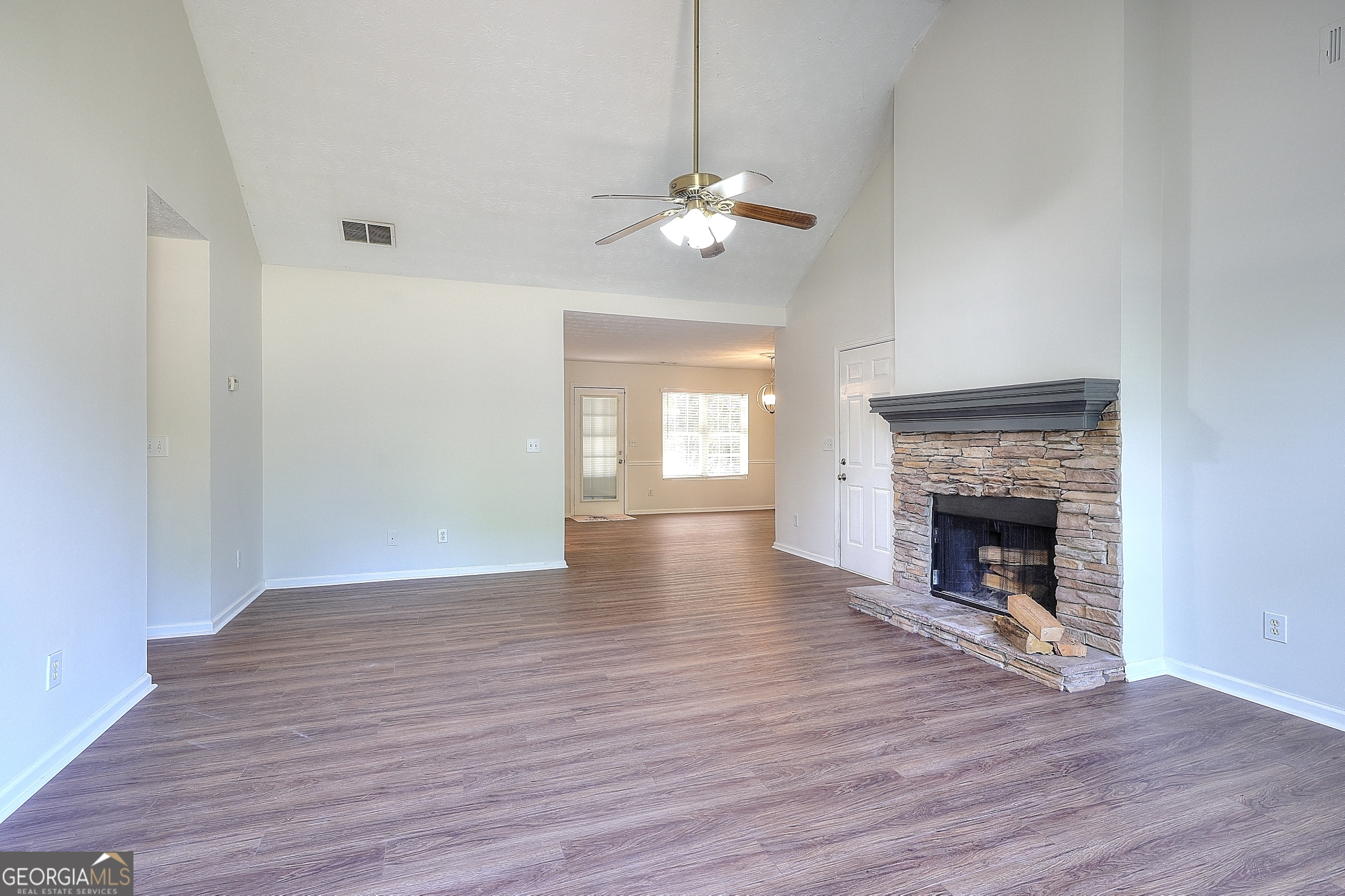 1022 Carriage WAY