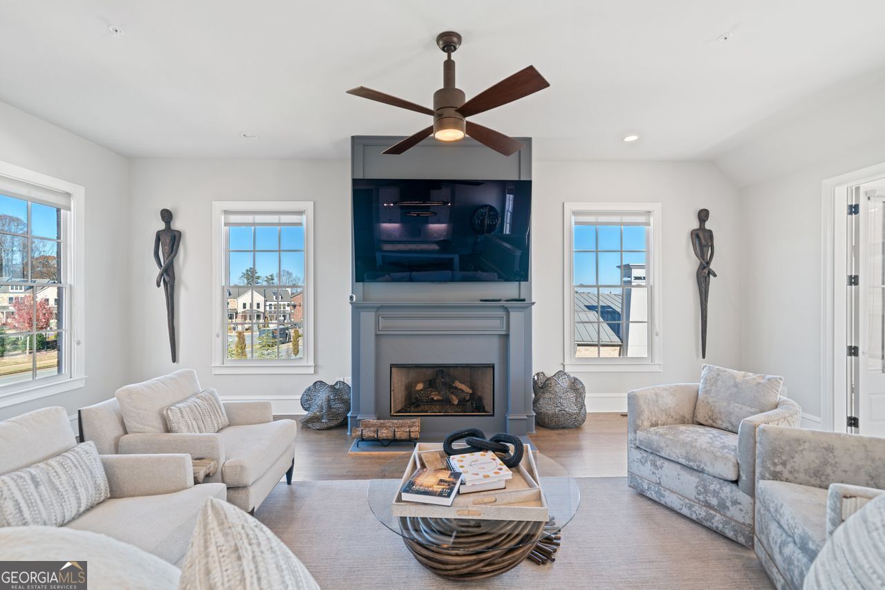 152 Grand CRES