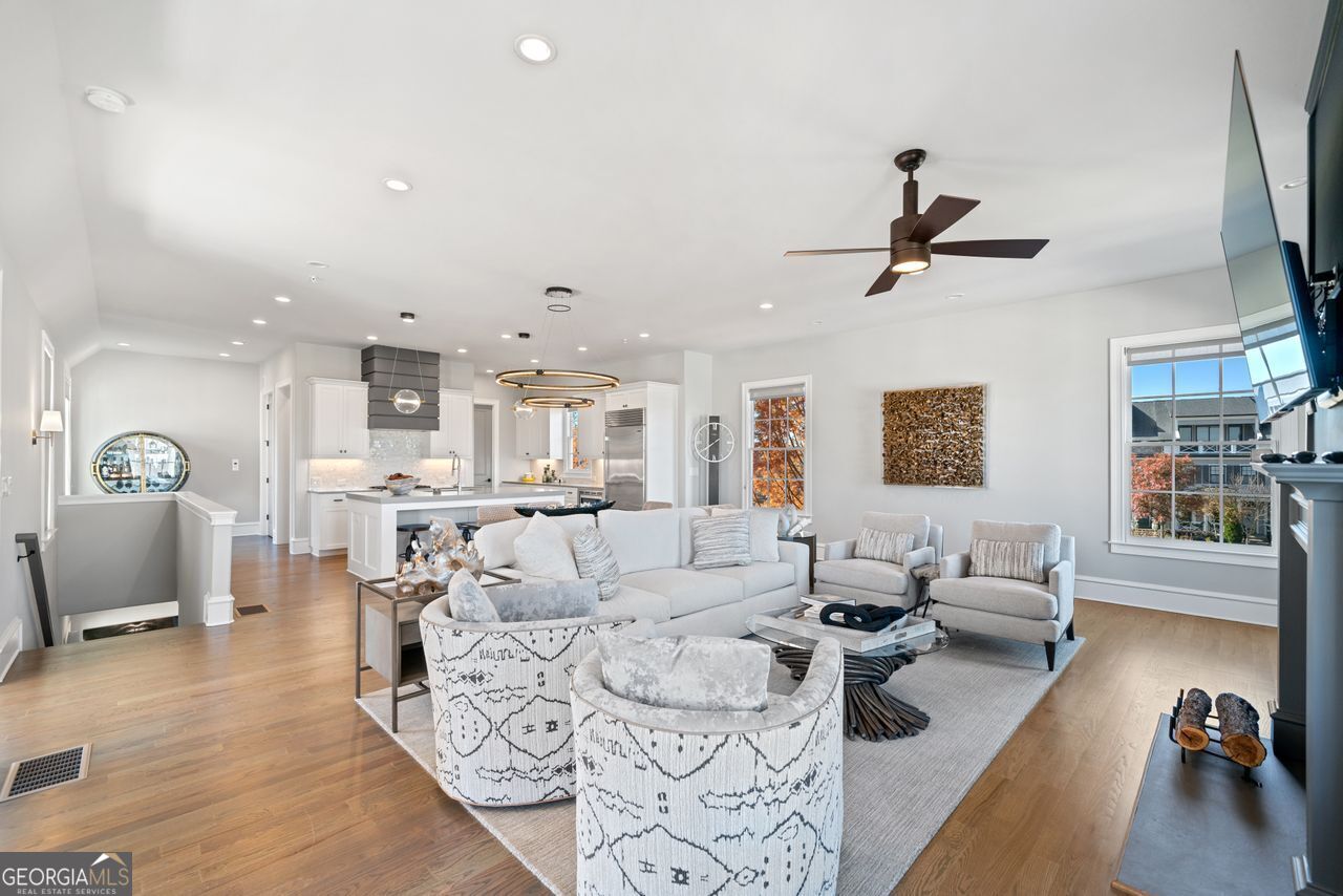 152 Grand CRES