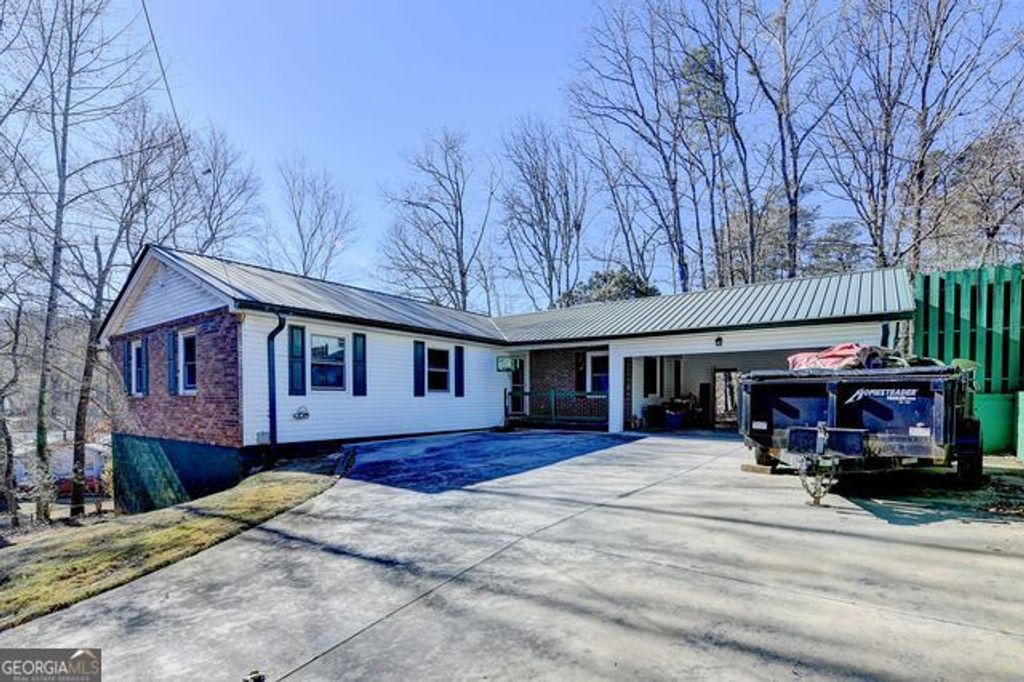 Photo of 3527 Lakeview Drive, Gainesville, GA 30501 (MLS # 10660613)