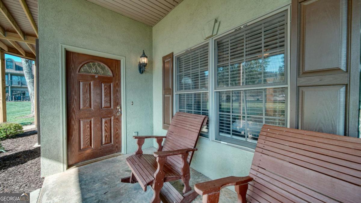 1688 Lakeview DR